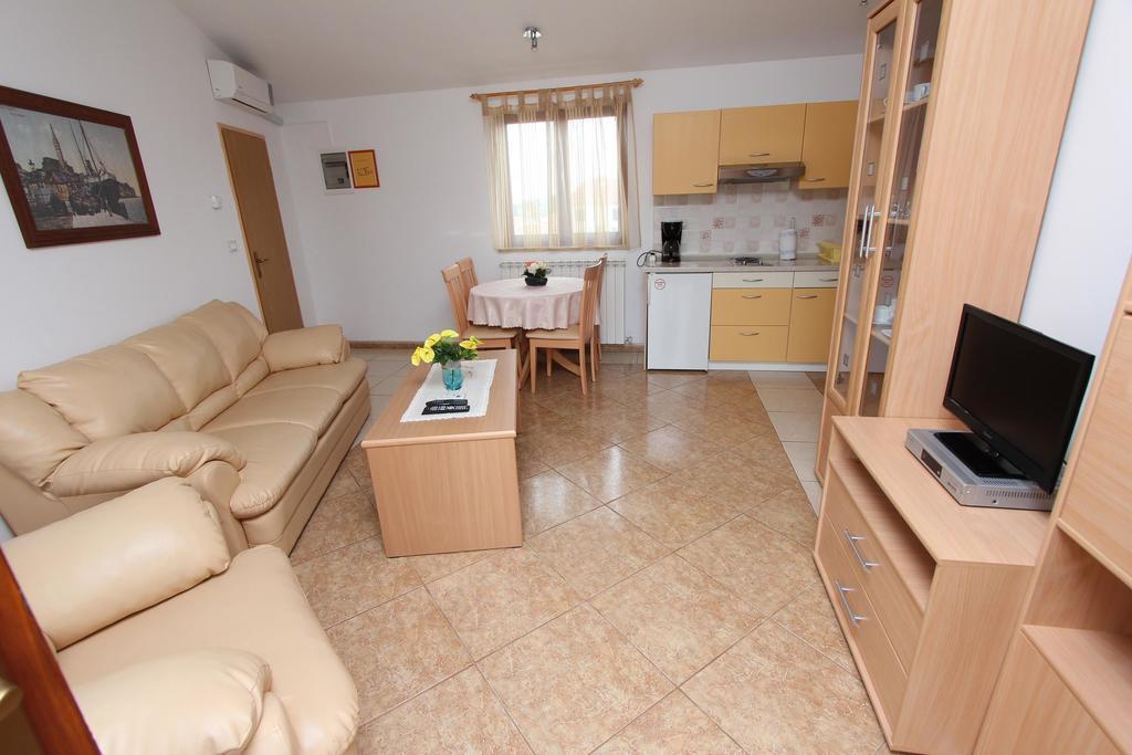 Guest House Liliana ロヴィニ 部屋 写真